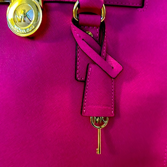 Michael Kors Hamilton Fuschia large leather tote - Picture 6 of 10